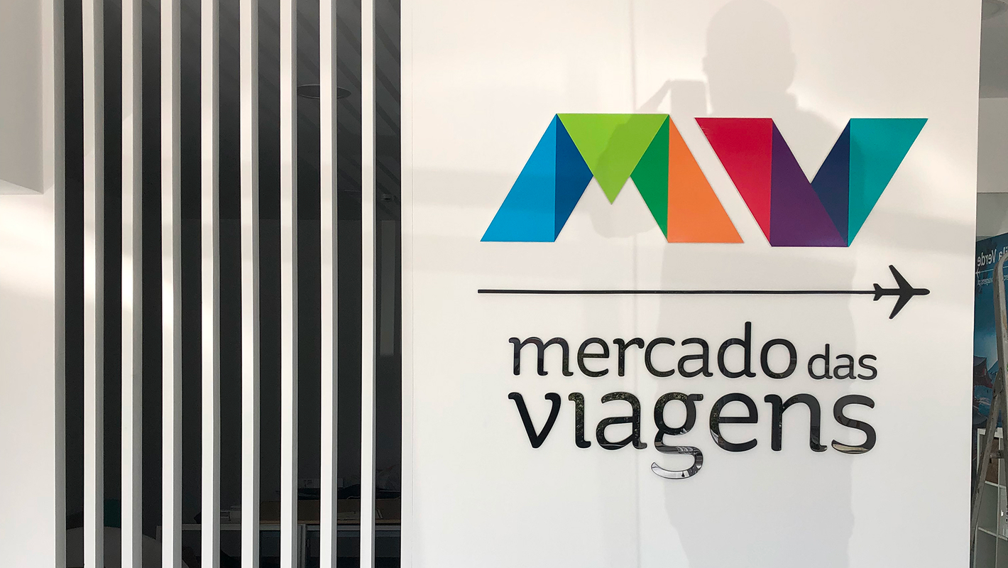 cf-projetos-decoracao-montras-mercado-das-viagens-02